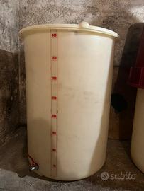 3 Botti in plastica con coperchio 400 litri