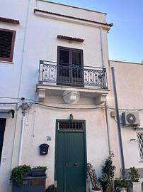 2 LOCALI A PALERMO