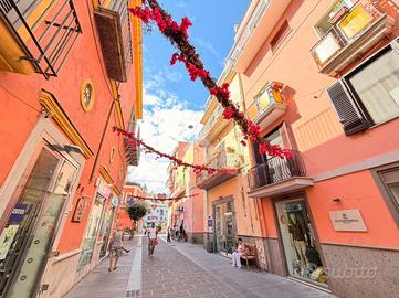 2 LOCALI A POZZUOLI