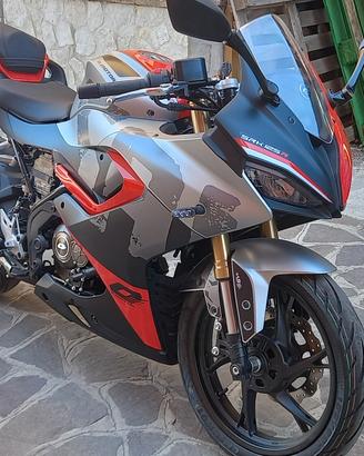 MOTO QJ SRK125R