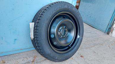 Pneumatico Goodyear 185x60 R15 con cerchione