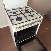 Cucina autoportante, piano cottura e forno a gas