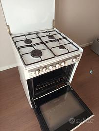 Cucina autoportante, piano cottura e forno a gas