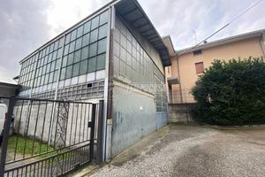 Laboratorio commerciale con giardino privato e po