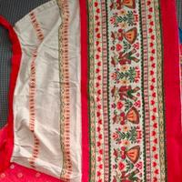 grembiule stile tirolese rosso con ricami folk
