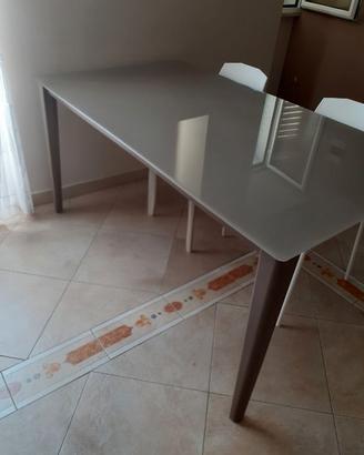 Tavolo in vetro temperato