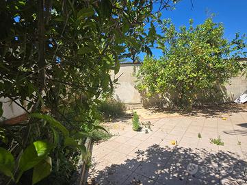 PORZIONE DI BIFAMILIARE A GIUGLIANO IN CAMPANIA