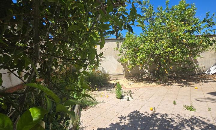 PORZIONE DI BIFAMILIARE A GIUGLIANO IN CAMPANIA