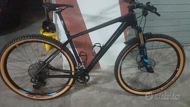 MTB carbonio  tutta in carbonio 
