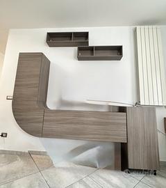 Parete attrezzata moderna con mensole sospese