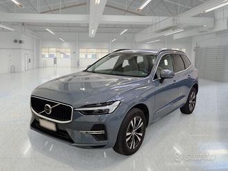 VOLVO XC60 B4 D AWD automatico Momentum Pro MY22