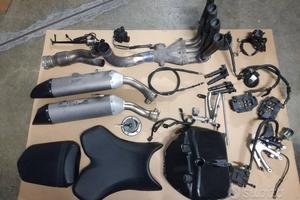 Yamaha R1 ricambi vari