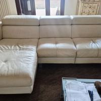 DIVANO IN PELLE CON PENISOLA