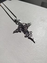 Collana con pendente a croce gotica