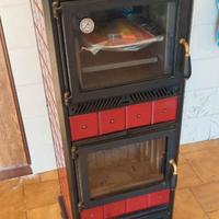 Stufa a legna con forno verticale WEKOS da 9kW.
