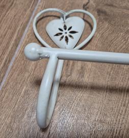 Porta salviette bagno a forma di cuore