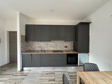 Cantu' ampio bilo ristrutturato e arredato