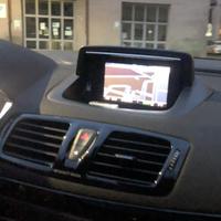 Navigatore con autoradio e casse