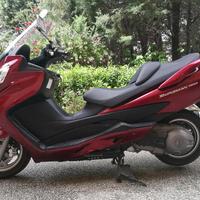 Scooter Suzuki Burgman 400 K7 con difetto a caldo