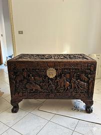 Grande baule Chinoiserie in legno di canfora