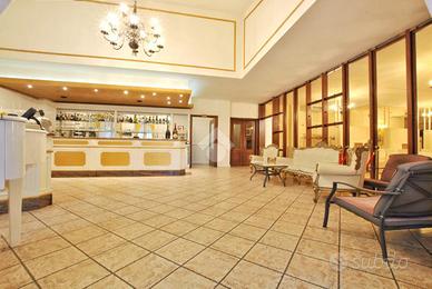 NEGOZIO A CRESCENTINO