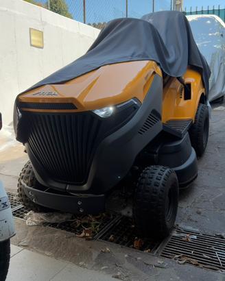 Trattorino tosaerba professionale