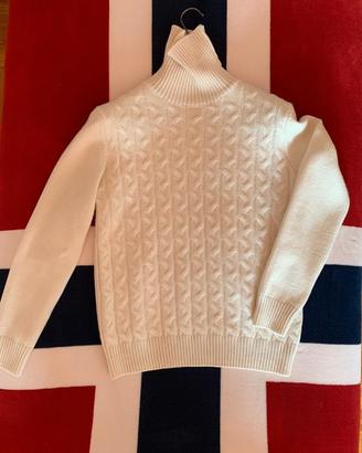 Maglione dolcevita a trecce
