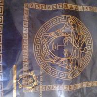 copri cuscini e centro tavola marca Versace con ce