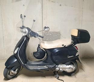 Piaggio Vespa 125 LX Nera