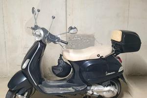 Piaggio Vespa 125 LX Nera