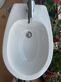 Bidet bianco in ceramica comprensivo di miscelator