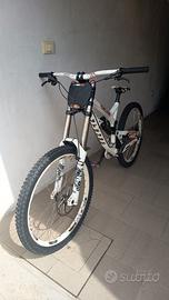 Bici DH Intense 951 FRO