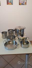 Set di pentole con coperchi