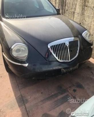 Lancia tesis ricambi