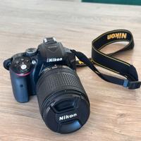 Nikon D5300 con obiettivo