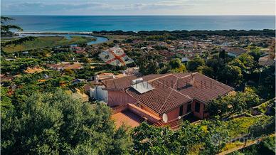 Proprietà indipendente con vista mare panoramica