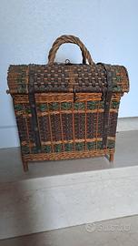 Antico cestino da viaggio