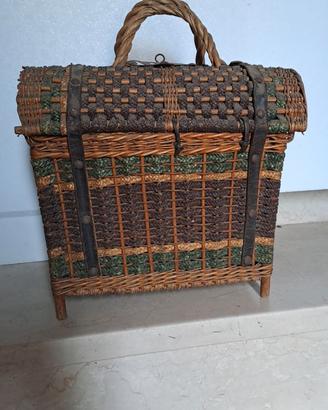 Antico cestino da viaggio