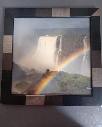 quadro paesaggistico con cascata