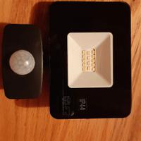 FARETTO LED 10W 900 LUMEN CON SENSORE