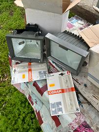 numero 2 fari per esterno con lampadina .