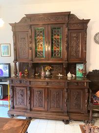 Due credenze antiche in legno massello intagliato