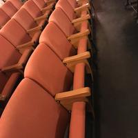 Poltrone cinema con braccioli in legno fila da 4