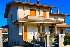 Guiglia zona residenziale casa singola abbinata ve