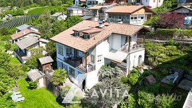 Villa singola con giardino e piscina a Salorno