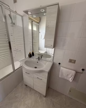Mobile Bagno con Lavabo, Specchio e Colonna