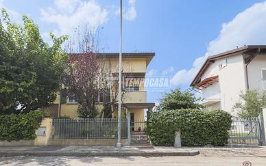 Porzione di villa bifamiliare - a 10 minuti dal ce