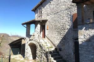 Rustico / Casale di 110 m² con 1 locale a Spoleto