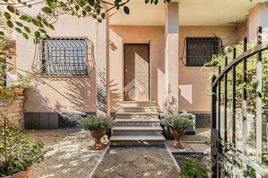 VILLA A SCHIERA A CAMPAGNANO DI ROMA