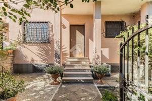 VILLA A SCHIERA A CAMPAGNANO DI ROMA